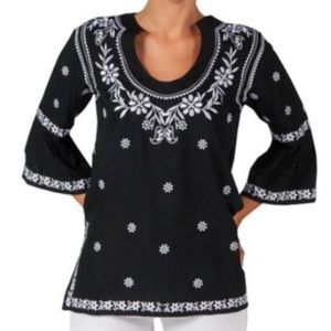 Escapada Embroidered Tunic Top Size Medium Black White Floral EUC